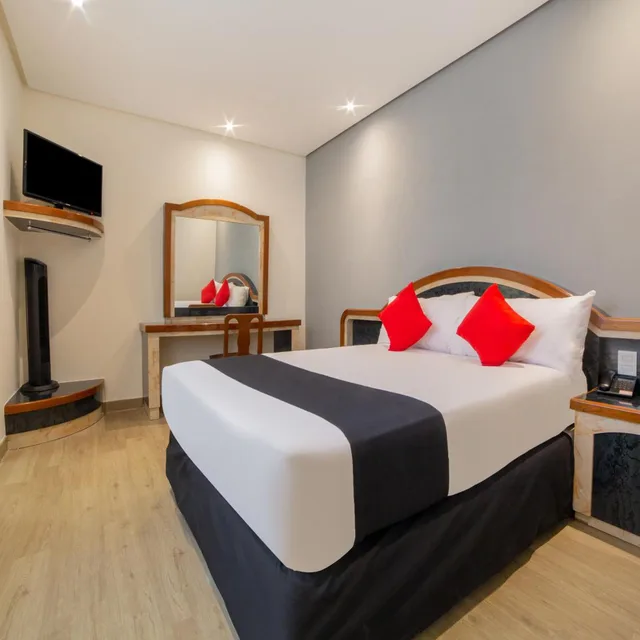 Superior, Hotel Monarca 7/10