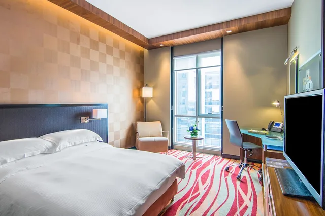غرفة بريميوم بسرير كينج، Radisson Blu Hotel Dubai Media City 1/8