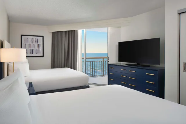 Suite, Queen Bed, Partial Ocean View, Corner, Embassy Suites By Hilton Myrtle Beach Oceanfront Resort 3/5