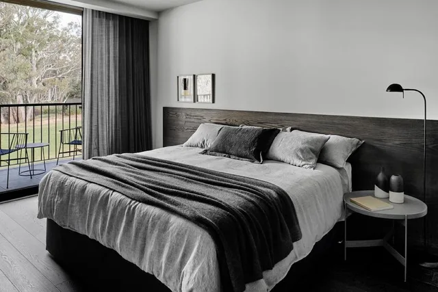 غرفة بسرير كينج بإطلالة على النهر، The Mitchelton Hotel Nagambie - MGgallery by Sofitel 1/6