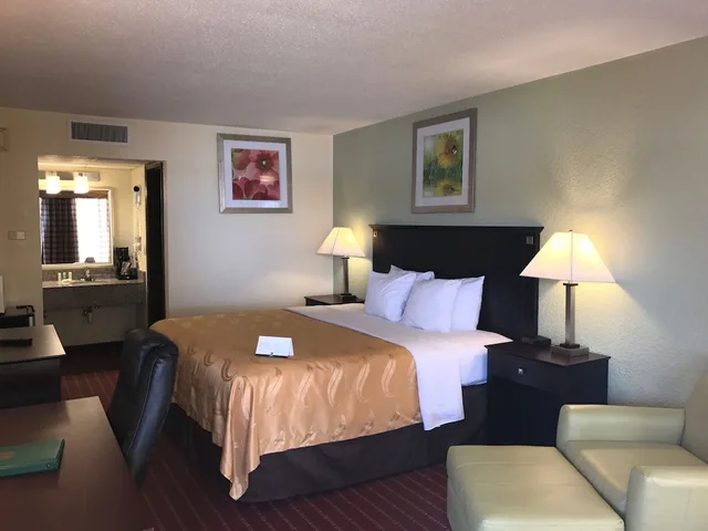 غرفة قياسية بسرير كينج، Quality Inn Huntingburg - Jasper 1/1