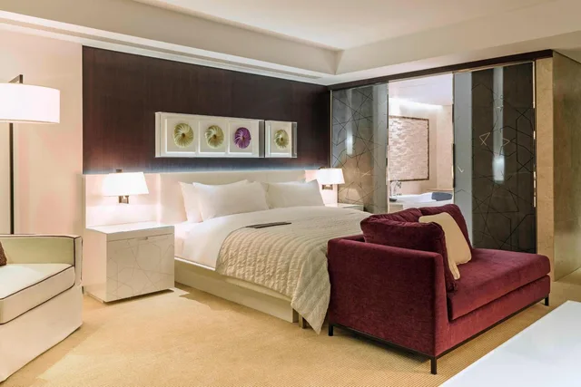 غرفة ملكية كلوب تنفيذية كبيرة مع دخول الصالة، Le Meridien Dubai Hotel and Conference Centre 6/10
