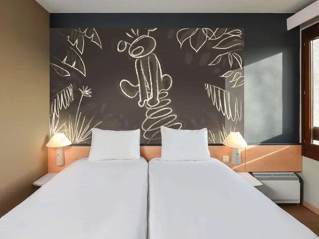 غرفة قياسية بسريرين منفصلين، Ibis Charleroi Airport Brussels South 6/8