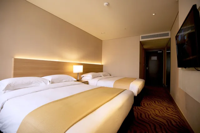 غرفة ملكية بسريرين مزدوجين بحوض استحمام، The Summit Hotel Seoul 2/7