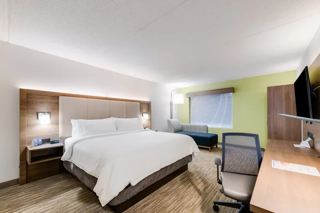 غرفة بسرير كينج، Holiday Inn Express Naperville 4/5