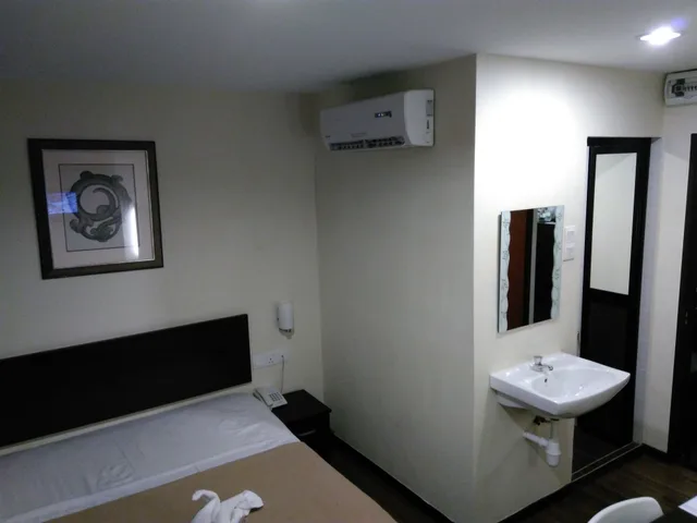غرفة قياسية بسرير كوين، So Hotel 4/8