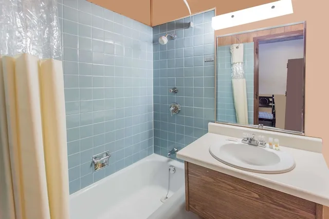 غرفة قياسية بسرير كينج، Days Inn by Wyndham West Allis/Milwaukee 4/4