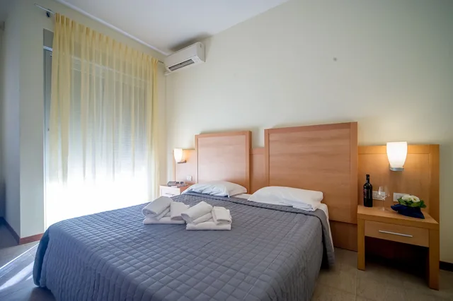 غرفة قياسية رباعية بسرير كوين وأسرّة بطابقين، Hotel Foresteria Volterra 2/3