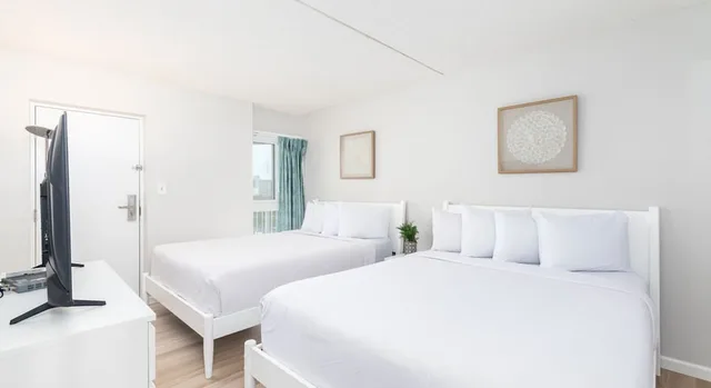 2 Bedrooms, Condo, Premium, King Bed, 2 Queen Beds, Bay View, Sofa, Balcony، Bay Club Resort 3/5