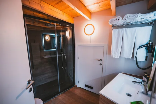 Tree House, Comfort, 1 Queen and 1 Single Bed، Utopia Hotel 1/1