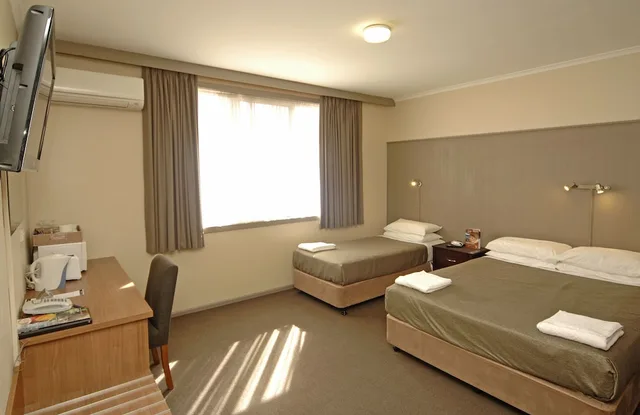 Standard, Triple, 1 Queen and 1 Single Bed, Argosy Motor Inn 2/4