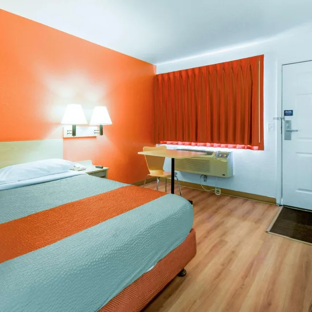 غرفة بسرير كوين لغير المدخنين، Motel6 Kelso, WA - Mt. St. Helens 2/10