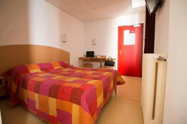 Economy, Double Bed, HOTEL DE LYON 3/10