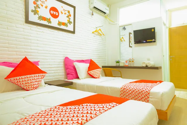 Room, Twin Beds, OYO 354 32 Guest House 1/2