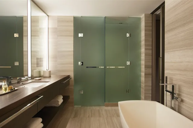 Yorkville, Suite, King Bed، Four Seasons Hotel Toronto 3/5