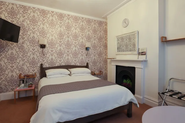 غرفة بسرير كينج، Primrose Guest House 2/6