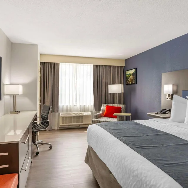 جناح بسرير كينج بغرفة نوم واحدة مع أريكة، Best Western Premier Richmond City Gateway 9/10