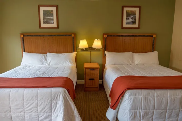 غرفة بسرير كوين بإطلالة على النهر، River Terrace Resort & Convention Center 7/11