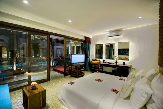 Luxury, Suite, King Bed, Pool Access، GOLDEN TEMPLE RETREAT 2/5
