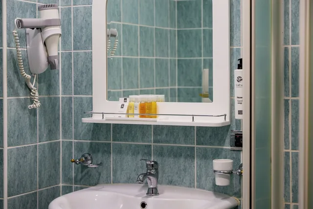 غرفة قياسية ثلاثية، Grand Hotel & Spa Tirana 3/5