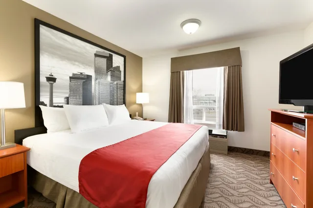 غرفة بزنس بسرير كينج، Super 8 by Wyndham Calgary Shawnessy Area 7/10