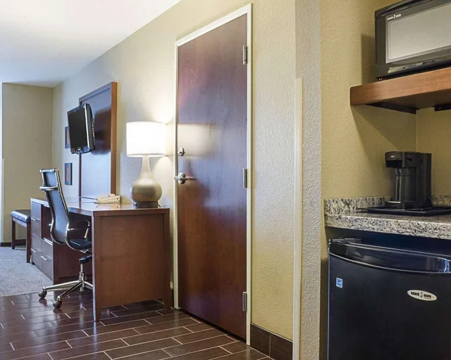 جناح بسريرين كوين، Comfort Suites Minot South 3/3