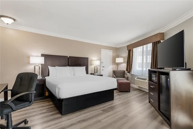 غرفة ركنية بسرير كينج، Best Western Plus LA Mid Town Hotel 3/4