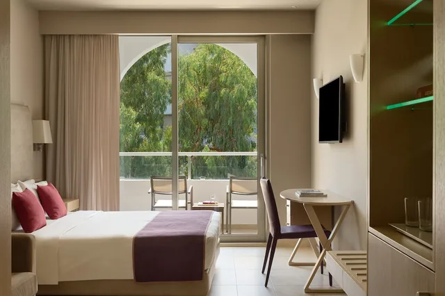 Room, Queen Bed, Inland View, Sofa، Atlantica Akti Zeus Hotel 5/10