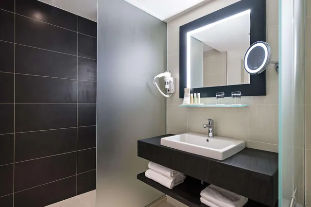 Executive, Suite, Multiple Beds, Sea View، Golden Tulip Marseille Euromed 4/4
