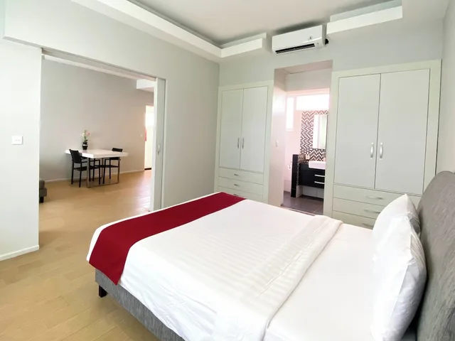 غرفة ديلوكس بسرير كينج بإطلالة على المسبح، Coast Boutique Apartments 2/4
