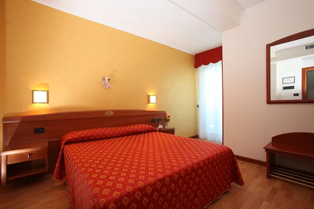 غرفة كومفورت بسرير مزدوج أو سريرين منفصلين بإطلالة جزئية على البحر، Hotel Helios 5/7