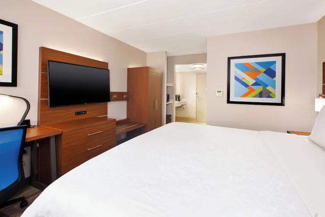 غرفة قياسية بسرير كينج، Holiday Inn Express Fairfax - Arlington Boulevard 8/10