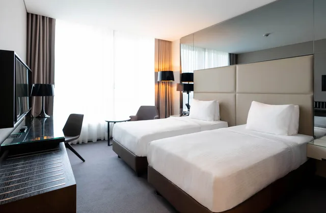 غرفة قياسية بسريرين منفصلين، Centro Westside Rotana 1/2