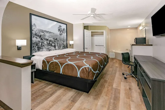 جناح بسرير كينج، Super 8 by Wyndham Moss Point 2/4