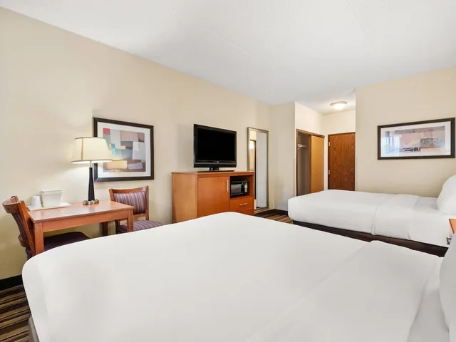 غرفة قياسية بسريرين كوين، Comfort Inn Metro Airport 3/5