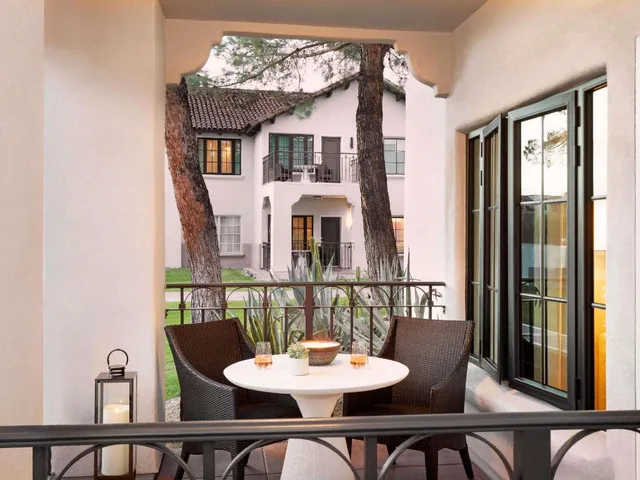 Private, 1 Bedroom, Suite, King Bed, 2 Queen Beds, Balcony or Patio, Bathtub, Fairmont Scottsdale Princess 6/6