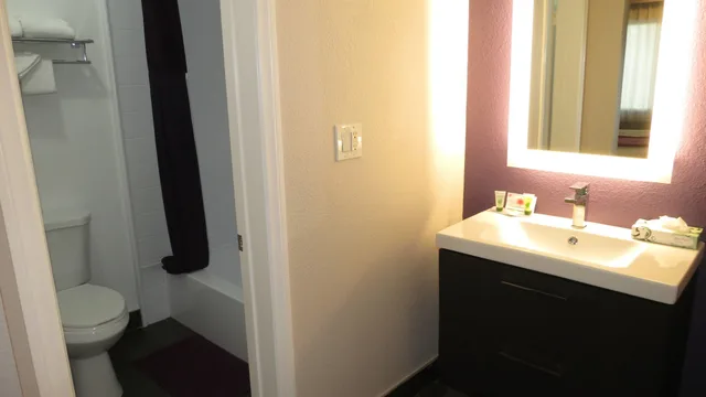 غرفة قياسية بسريرين كوين، Hotel Iris San Diego 3/4