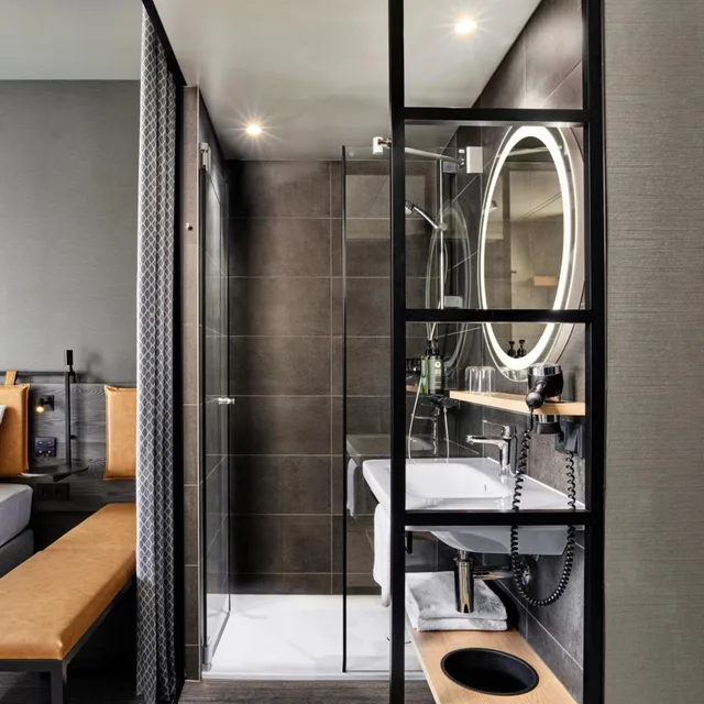 غرفة قياسية بسرير مزدوج، H2 Hotel Saarbrucken 7/10