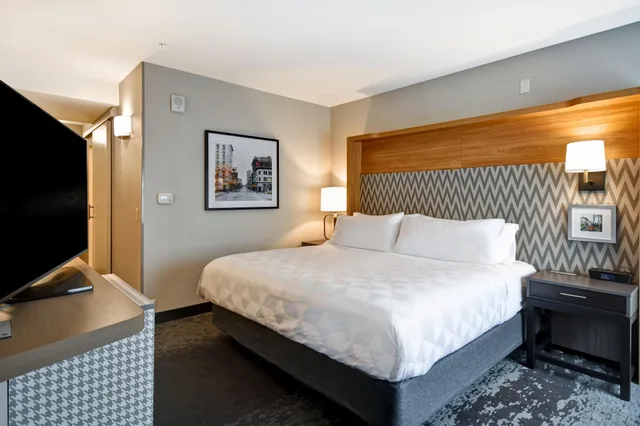 Room, King Bed, Holiday Inn Lancaster 1/5