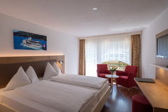 غرفة بسرير مزدوج بشرفة، Chalet Swiss Hotel 3/8