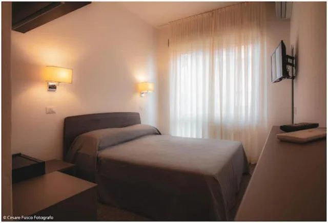 غرفة بسرير مزدوج بإطلالة على البحر، Hotel Caraibi 4/6