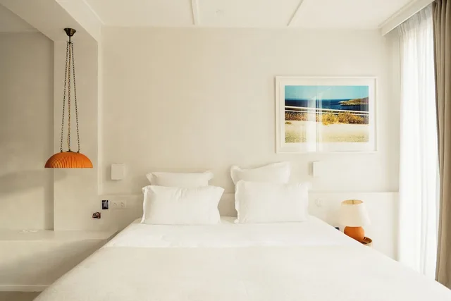 Junior Suite, King Bed, Garden View, Sofa, Garden Floor، Hotel Les Roches Rouges 3/6