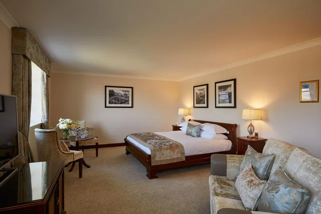 Super, Deluxe, Suite, Macdonald Drumossie Hotel 2/4