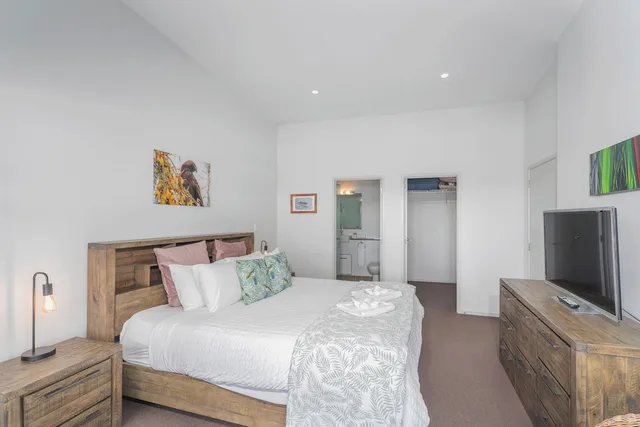 1 Bedroom, Deluxe, Villa, King Bed, Sovereign Pier on the Waterways 1/10