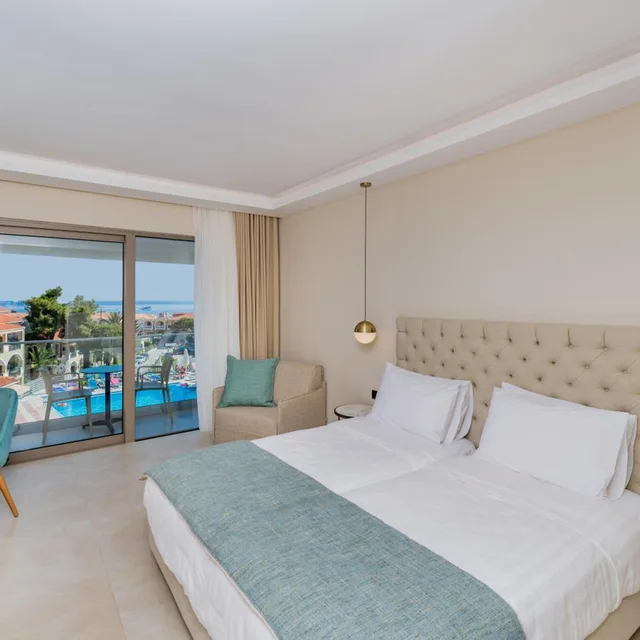 غرفة سوبيريور بسرير مزدوج أو سريرين منفصلين بإطلالة على المسبح، Katerina Palace Hotel 2/8