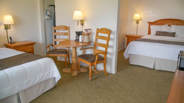 غرفة بسريرين كوين بإطلالة على الفناء، San Simeon Lodge 1/3