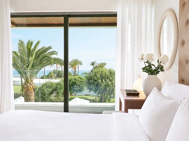 غرفة فاخرة عائلية بسرير كينج بإطلالة على الجبل مع أريكة، Amirandes, A Resort to Live 2/4