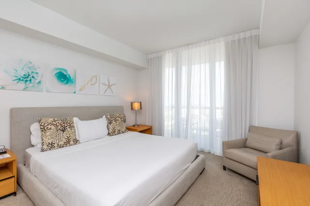 2 Bedrooms, Condo, Luxury, 1 King and 2 Double Beds, Bay View, Sofa, Kitchen، Private Ocean Luxury Condos at Beachwalk 3/8