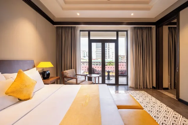 جناح بريميير بسرير كوين، Senna Hue Hotel 2/6