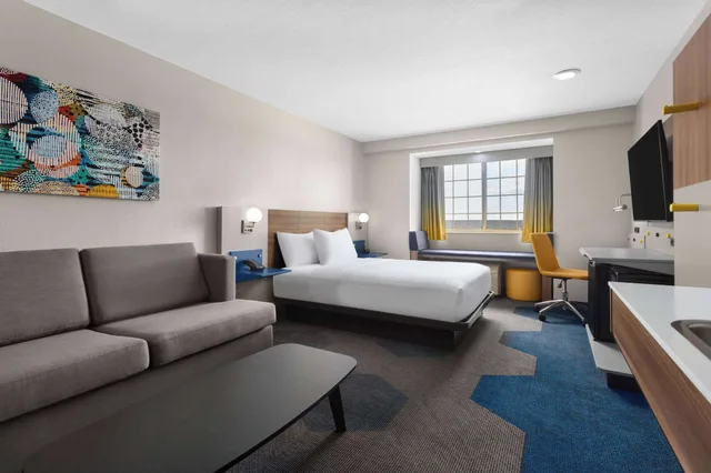 جناح بسرير كوين لذوي الإعاقة، Microtel Inn Suites by Wyndham Rapid City 2/5